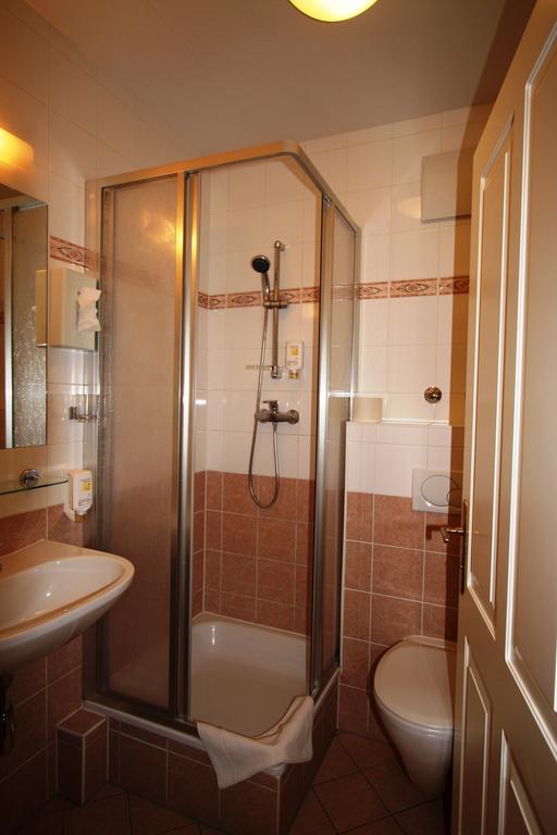 Single Room,1705556236:JPEG